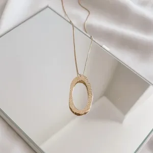 COLAR ORGÂNICO OVAL VASADO BANHADO A OURO 18K 60CM