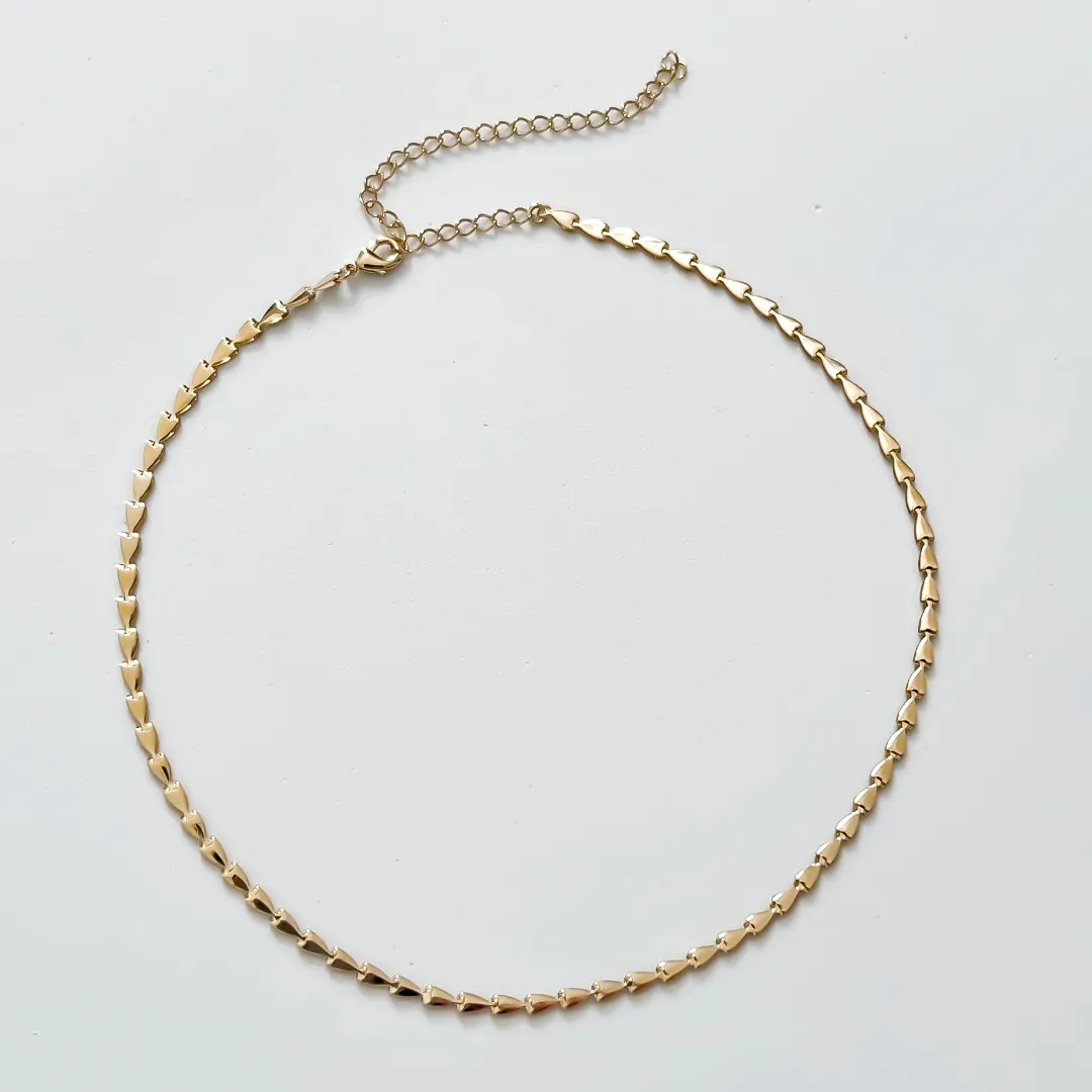 COLAR CHOKER SETINHAS BANHADO A OURO 18K 45CM AJUSTÁVEL